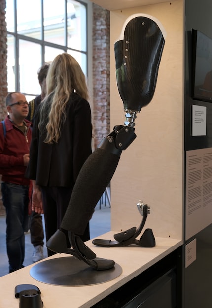 A robotic arm and a prosthetic leg have already been created in this way.