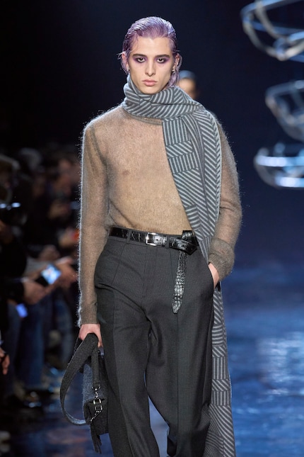 So luftig wie hier bei Fendi sind Strickpullis selten.