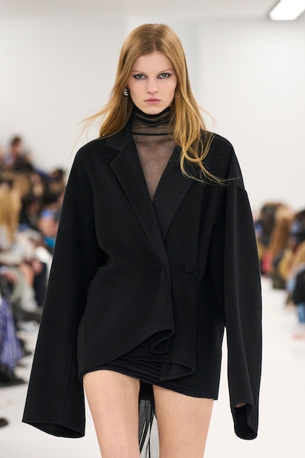 Einen Hauch Transparenz gibt es bei Givenchy.
