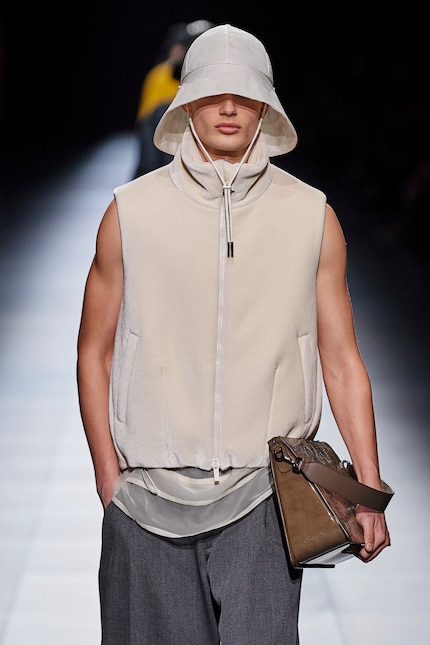 Mit unterschiedlichen Saumlängen, wie hier bei Dior Men, kreierst du spannende textile Dimensionen.