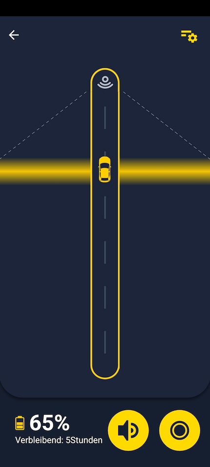 ... something’s approaching from behind. A handy detail: the app tells you how many hours of battery life are left.