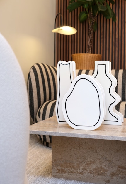 Il design «Paste» sembra completamente monodimensionale dal davanti, ma è un vaso scultoreo.