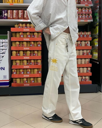 Variant 1: a classic carabiner.