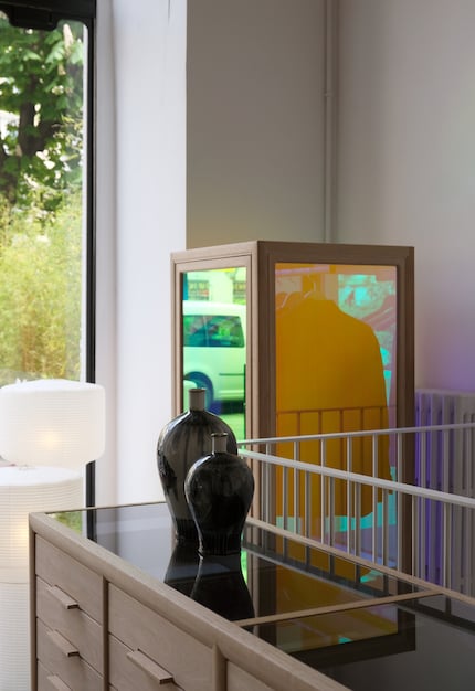 Depending on the viewing angle, it takes on different colours.