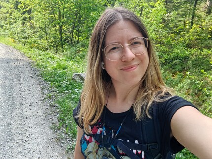 My selfie looks quite neat. Plenty of detail and greenery.