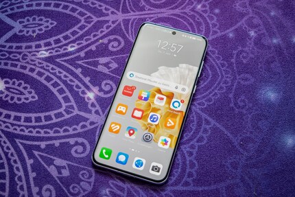 Huawei creates its own apps.