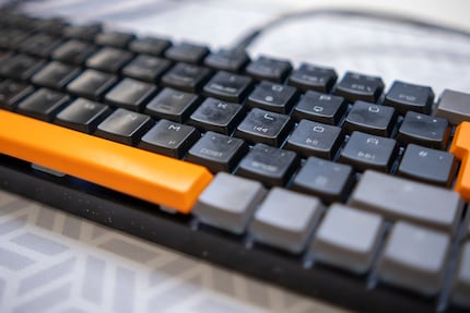 Les empreintes digitales grasses sur les keycaps me donnent la nausée et non : je n’ai pas mangé de chips avant.