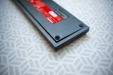 J’ai dû découvrir que les patins en caoutchouc pouvaient être tournés et que je pouvais ainsi régler l’angle de frappe. Le mode d’emploi ne le dit pas.