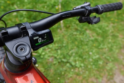 Helles Display und per Knopfdruck anpassbare Einstellungen.