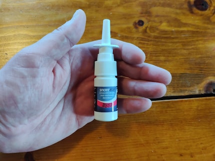 L’avantage : je m’endors plus rapidement grâce au spray « Snoreeze ».