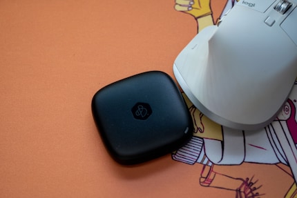 Das BeeDrive ist im Vergleich zu meiner MX Master 3 klein.