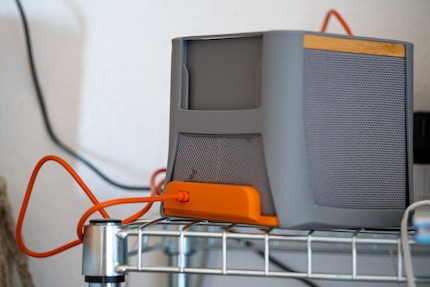 Der USB-C-Stecker verschwindet beinahe ganz in der neuen Tigerbox. So sollte der Anschluss lange heil bleiben.