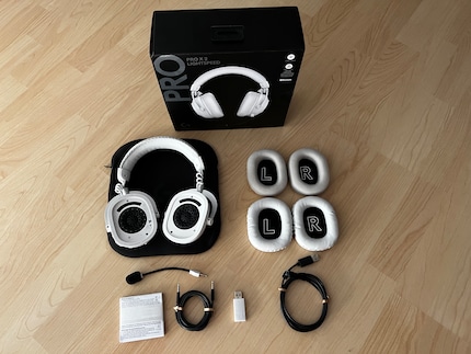 Die Ausstattung des Headsets ist ordentlich.