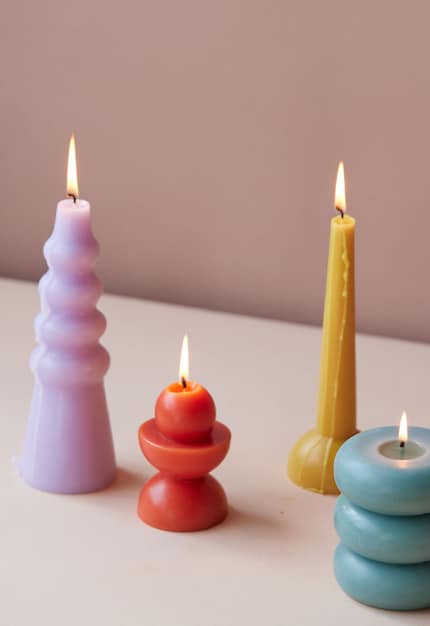 Als wären die Farben nicht schon genug, ist auch die Form verdreht oder kurvig.