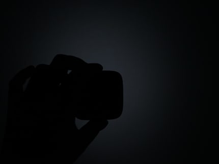 Come puoi vedere, la torcia del case non è molto forte.