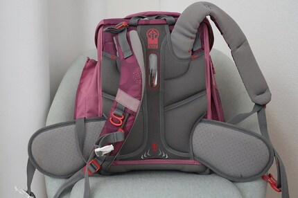 Ergonomisches Rückenpolster, Easy Grow System zum Mitwachsen und zahlreiche verstellbare Schnallen: Unser Thek kann so einiges.