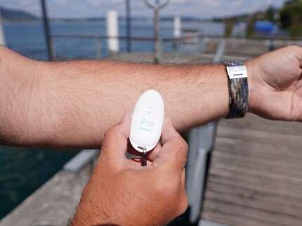 Allumer, appuyer sur la piqûre, au bout de cinq secondes, les démangeaisons ont disparu ou sont nettement moins fortes.