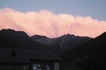 The evening sky over Juf.