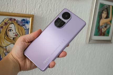 The Oppo Reno 10 Pro in purple. I like the cheerful colour.