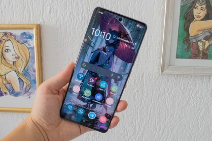 I like this anime theme. It even adapts the icons.