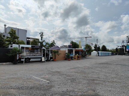 Even under cloudy skies, photos taken with the Oppo Reno 10 Pro are respectable.