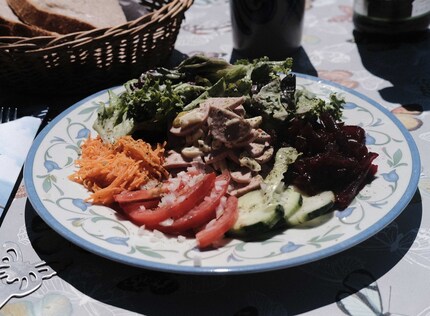 The daily special: sausage salad with cheese. If Pornhub existed for food porn, this photo would be in the Amateurs category.