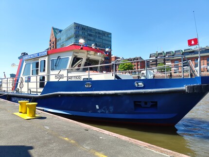 Rich colours and good contrast balance. You can take nice photos with the Phone (2) when in the sunshine.