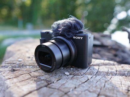 Met een zoom en een veelheid aan standen biedt de Sony meer variabiliteit.