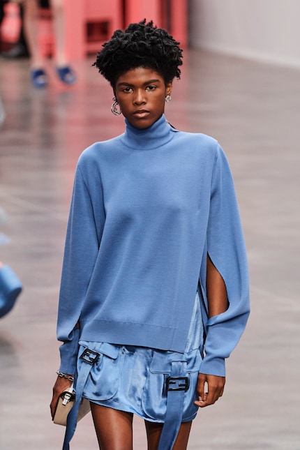 Les jupes cargo peuvent être aussi élégantes qu'ici chez Fendi.