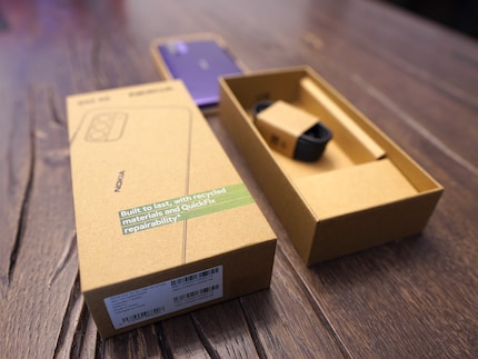 Das G42 kommt im schlichten Karton – ohne Ladegerät.