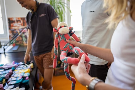 Der DillyMonkey entsteht aus Socken, die keine Verwendung mehr finden.