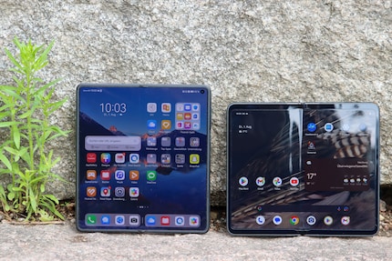 Das nahezu quadratische Display des Mate X3 (links) zum Vergleich.