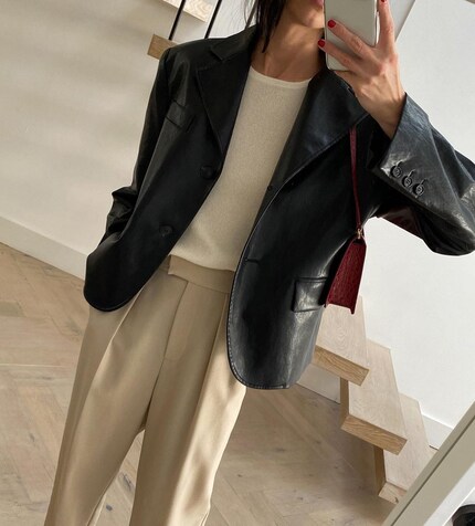 Hochwertige Materialien sind entscheidend für einen einfachen, stilvollen Look.