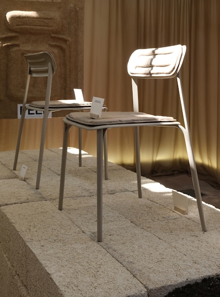 The «Peel» chair is made from hemp fibres, among other things.
