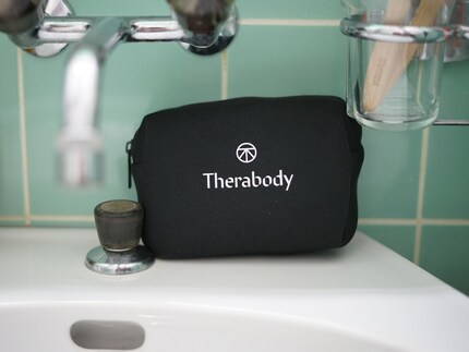 Im Badezimmer kann das Gerät im mitgelieferten Case verstaut werden.