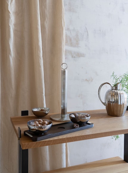 The cylindrical shapes of the «Bernadotte» collection exude a contemporary ambience.