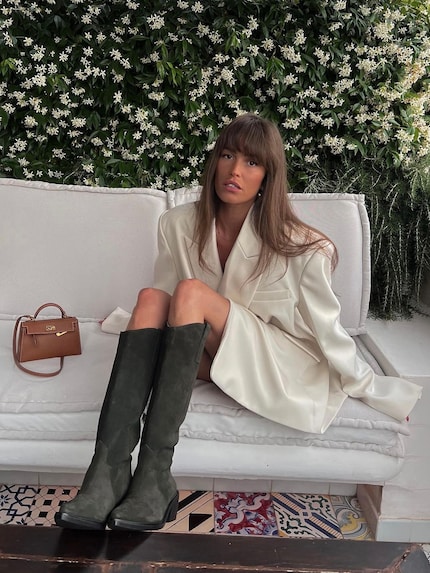 Molto chic: un modello casual senza fronzoli abbinato a un blazer oversize.