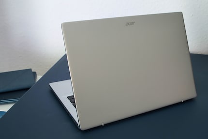 The Swift Go 14’s metal case is neatly crafted, with a mix of hard edges and rounded corners.