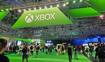 Lo stand Xbox è colossale.