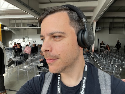 The on-ear feel of the 670s cramped my style.