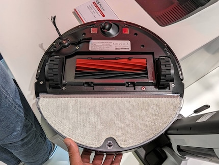 In addition to two brushes, the robots also have a vibrating mop.