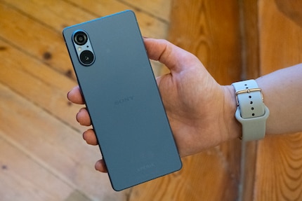 The Sony Xperia 5 V is slightly more compact and cheaper than the flagship 1 V.