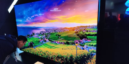 I'm surprised: You don't need sunglasses to look directly at the TV after all,