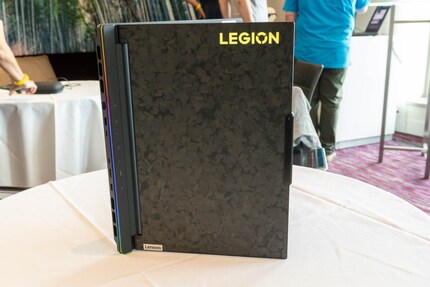 Only for the photo of the lid turned horizontally.