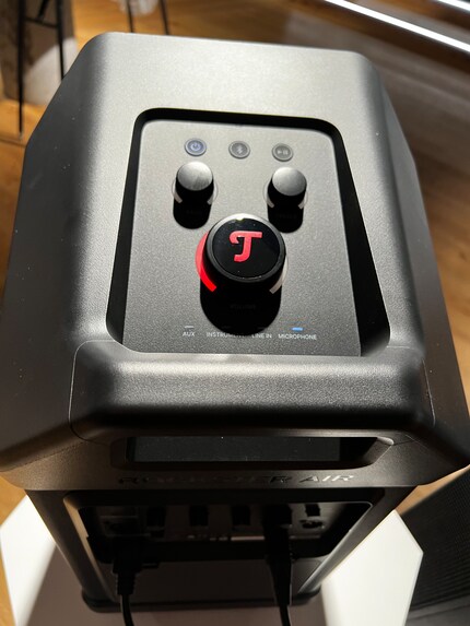 The sound can be customised in the interface.