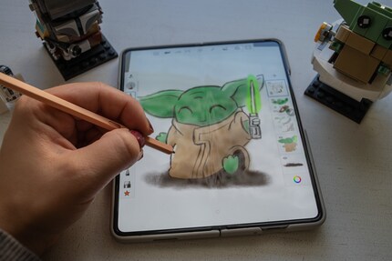 Ich zeichne mit dem Galaxy Z Fold 5 wo immer ich bin.