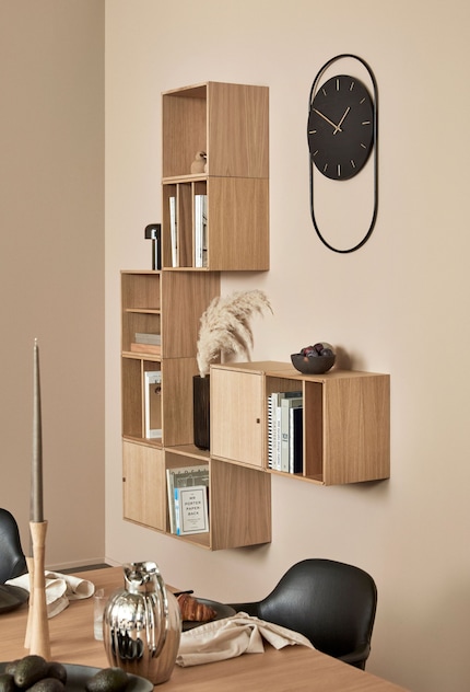 Die Uhr «A-Wall-Clock» wird durch einen eleganten Bogen erweitert.