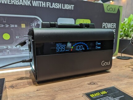 The Goui Beast 600 does not have a classic power socket.