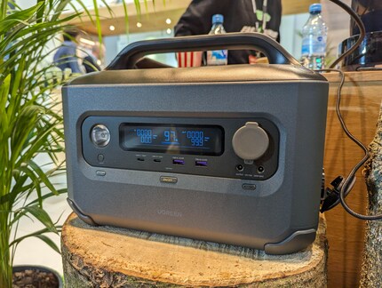 The smaller PowerRoam 1200 without wheels serves as a symbolic image.