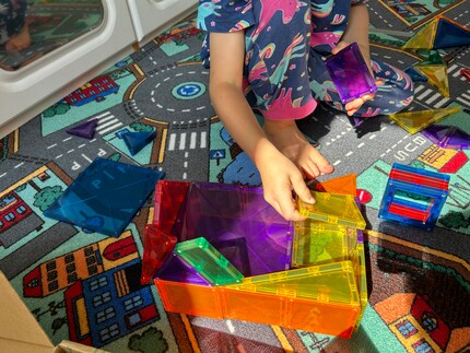 While Mum’s still struggling to grasp the concept, the little one cheerfully goes on building.